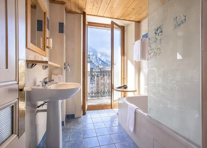 Hotel La Croix Blanche 2*