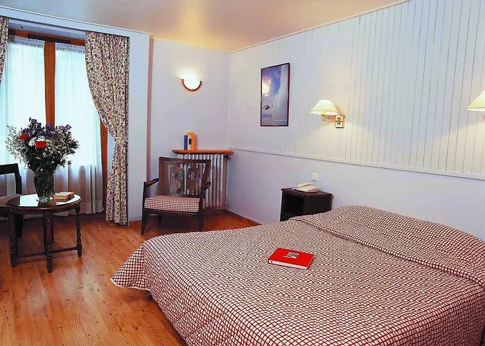 Hotel La Croix Blanche 2*