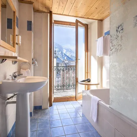 Hotel La Croix Blanche 2*